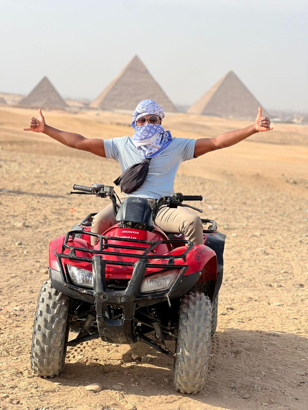 Quad bike Pyramids desert tour